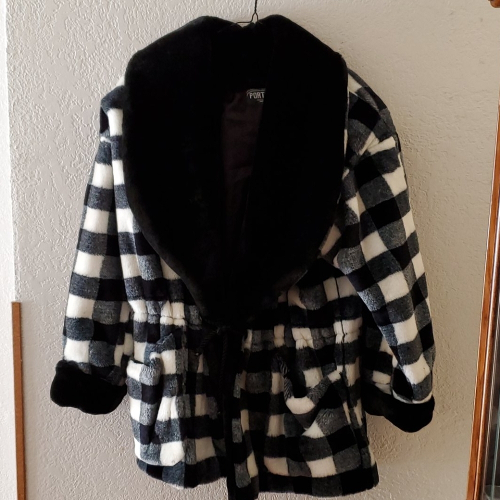 Plush coat - Picture 2 of 2
